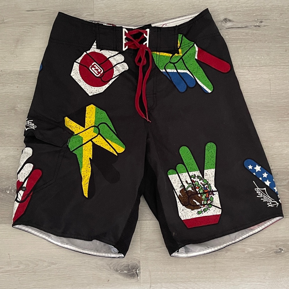 Billabong Men’s Board Shorts Size 30 International Flags Peace Hands Unworn